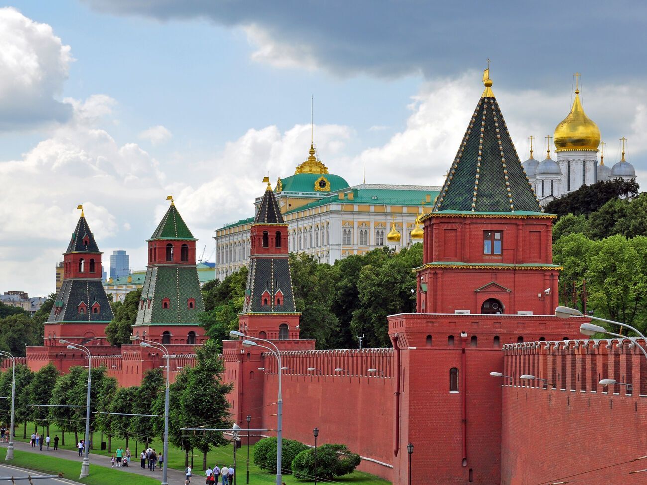 За даними російських ЗМІ, у Кремлі хочуть ухвалити рішення про відновлення транспортного сполучення між Україною і РФ
