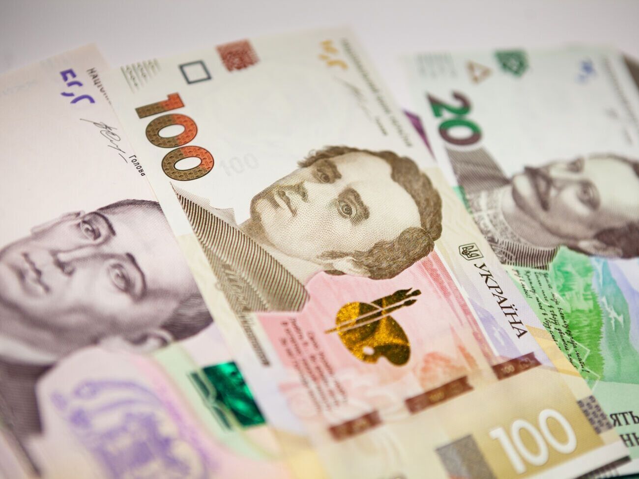 Зарплату на уровне минимальной в Украине получают 16,3% штатных работников
