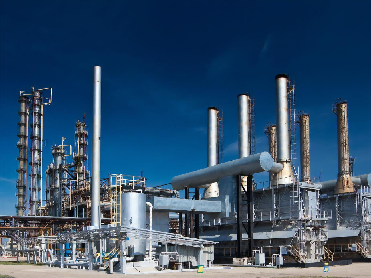 Энергоемкие предприятия вынуждены закрывать производства, пишет Bloomberg