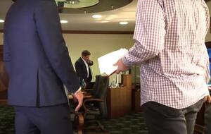 Нападение на съемочную группу "Схем" произошло в кабинете главы "Укрэксимбанка" Мецгера (по центру)