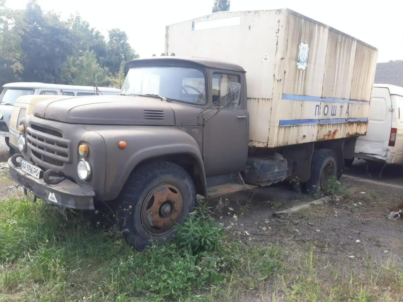 Среди автомобилей, которые "Укрпошта" будет реализовывать, есть экземпляры, выпущенные в советское время