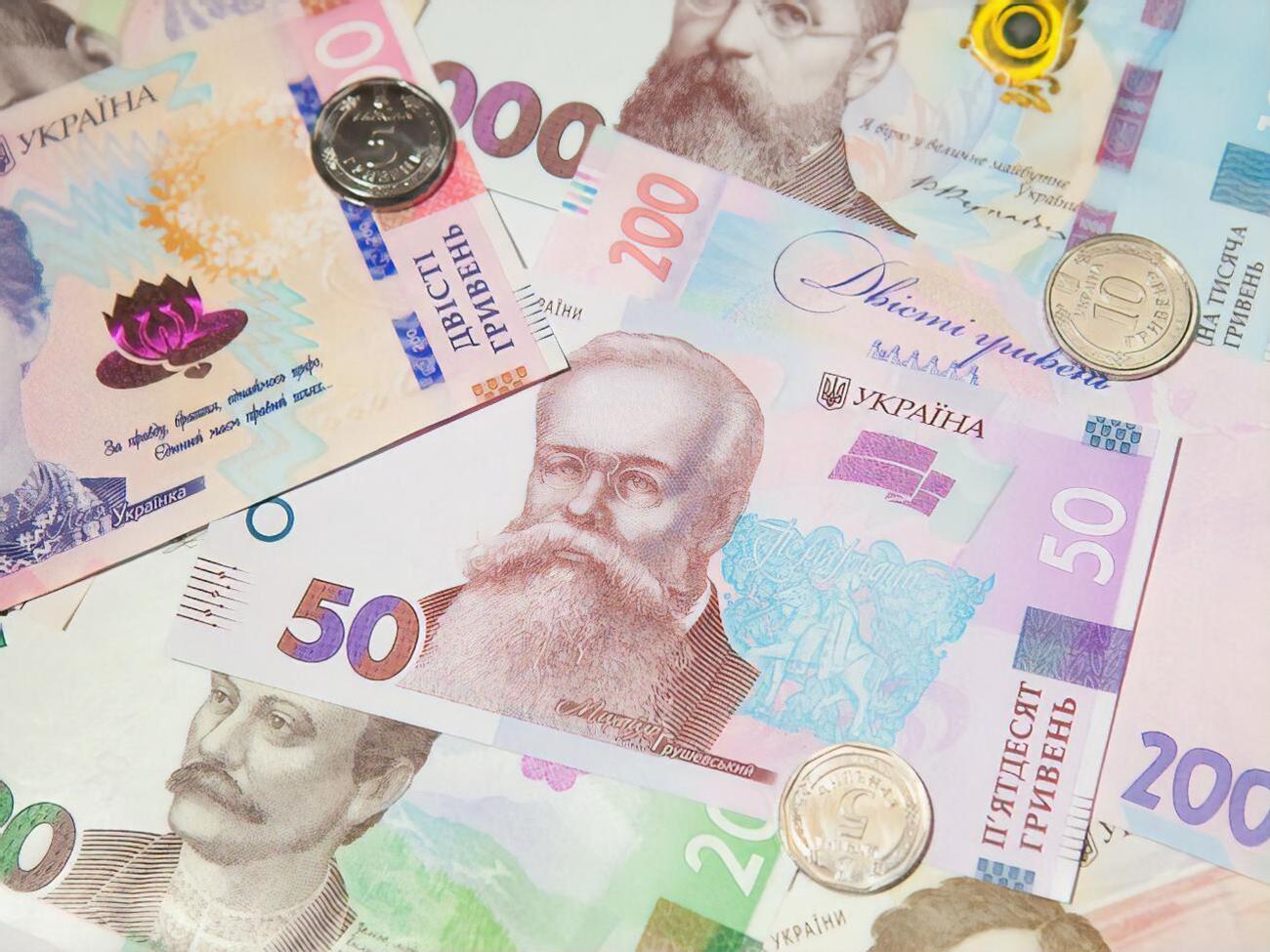 Гривня щодо євро подорожчала на 24 копійки