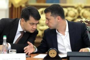 "Нащо ти мене підставляєш і валиш мій закон?" – передає "Українська правда" слова, нібито сказані Зеленським Разумкову