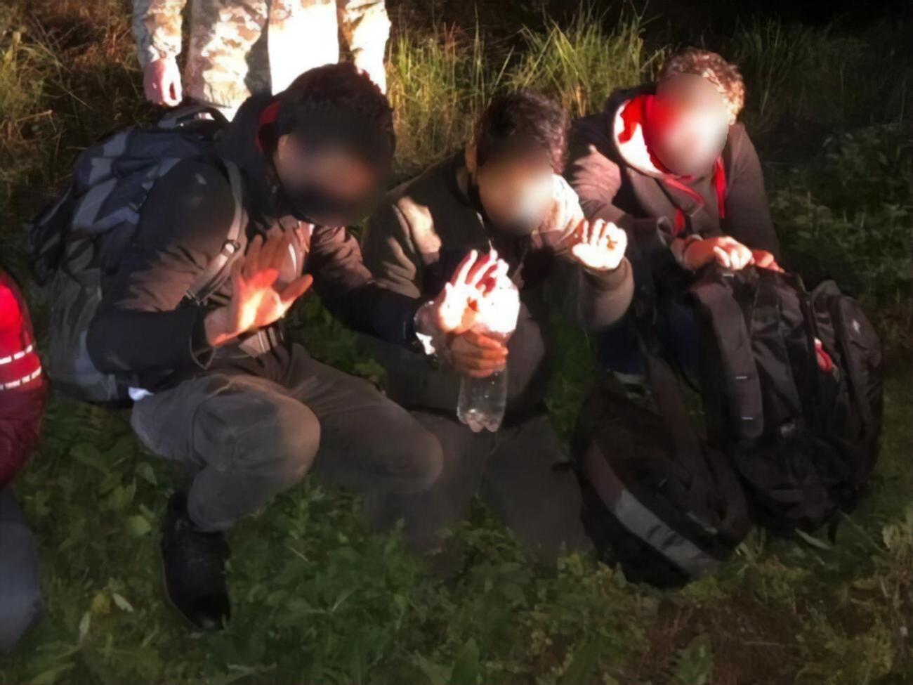 Порушники перебувають у пункті тимчасового тримання Мукачівського прикордонного загону