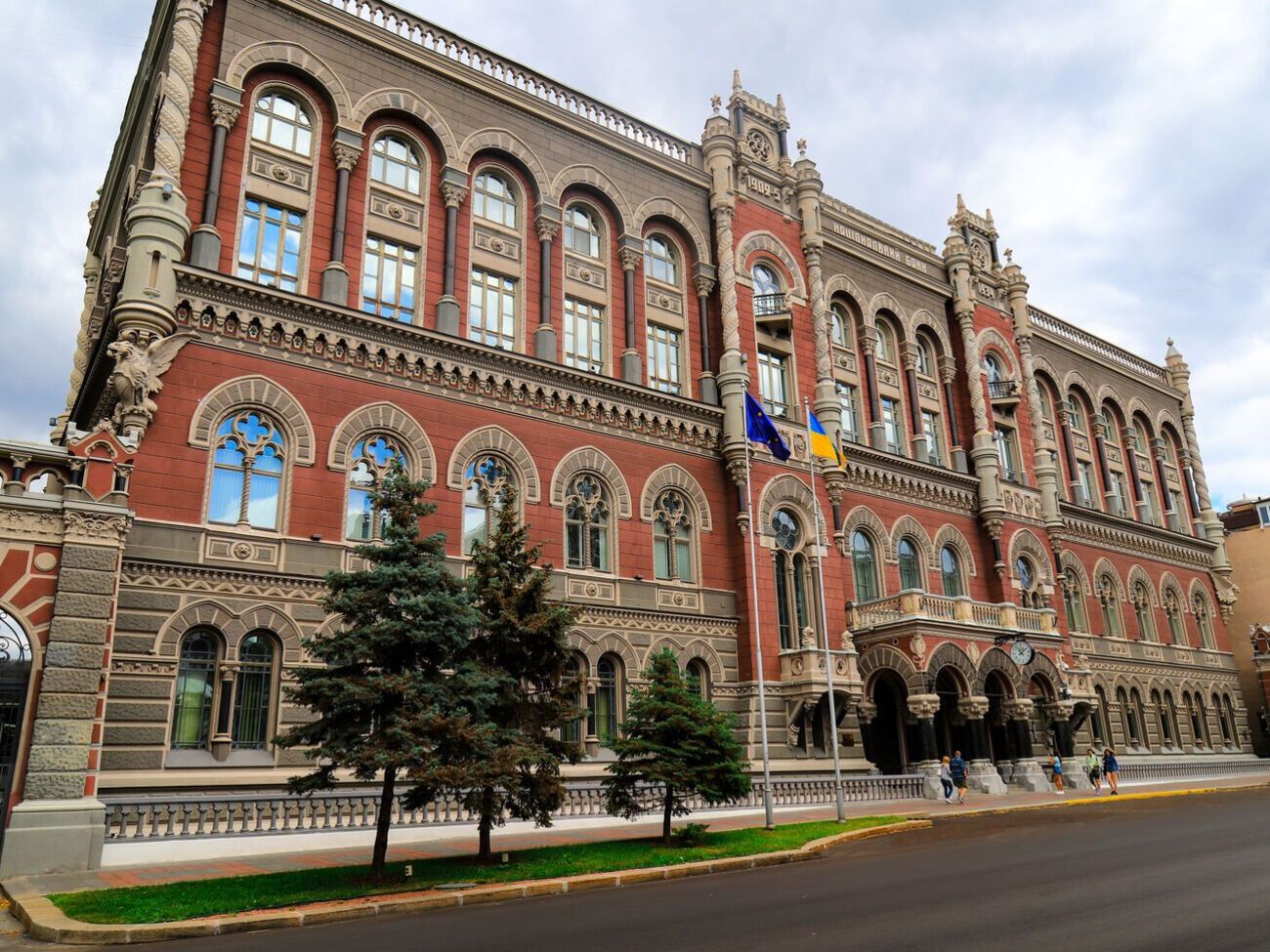 За даними НБУ, золотовалютні резерви України скоротилися майже на $3 млрд