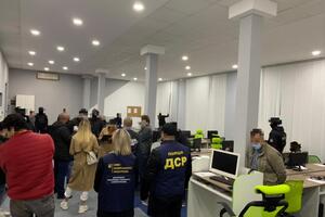 Правоохоронці у межах розслідування провели 23 обшуки