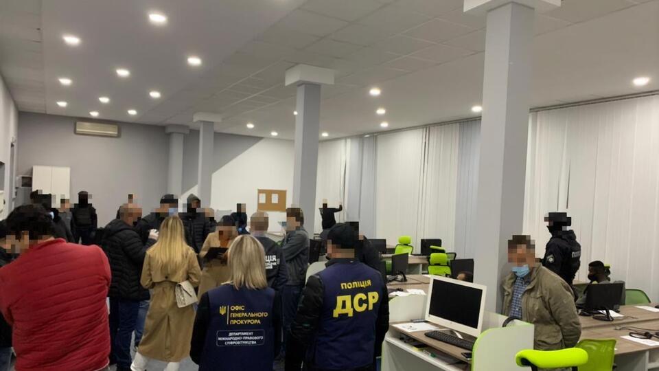 Правоохоронці у межах розслідування провели 23 обшуки
