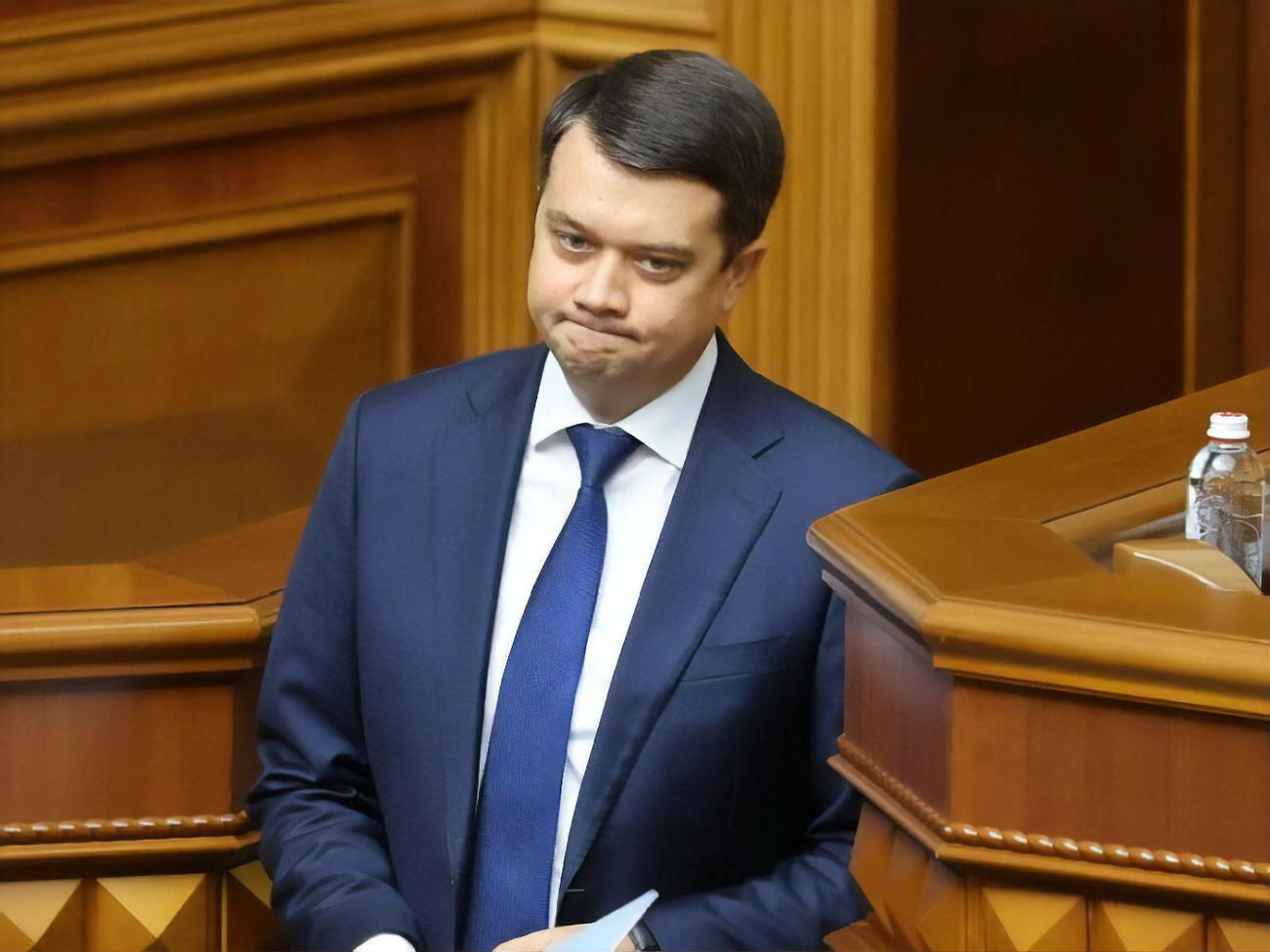 Разумков освободил место в президиуме