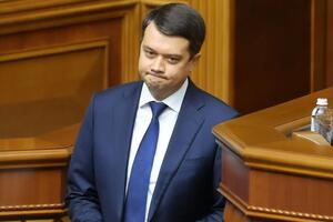 Разумков освободил место в президиуме