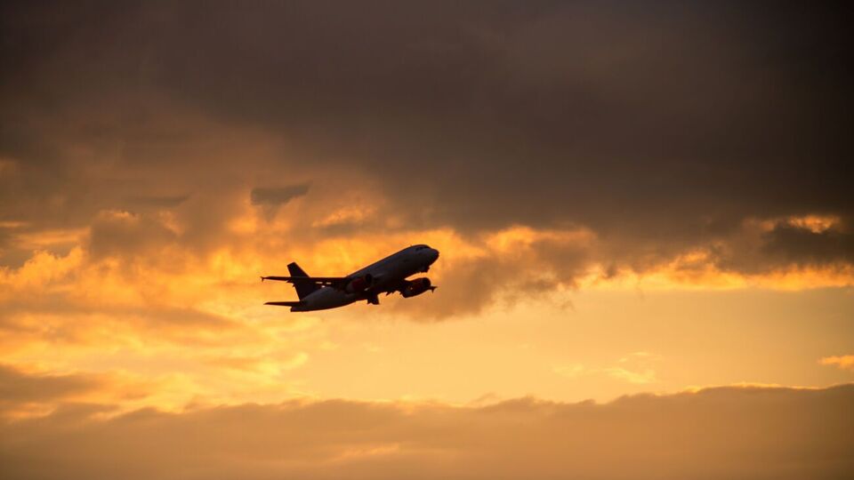 Україна евакуювала з Афганістану приблизно 900 осіб