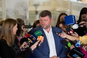 Корниенко сказал, что съезд партии планируется в середине ноября