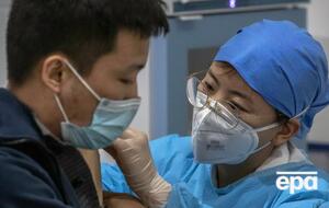 Лідером за кількістю введених доз вакцини проти COVID-19 у світі є материковий Китай