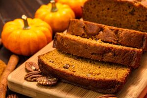 Перед приготовления теста тыкву необходимо натереть на терке