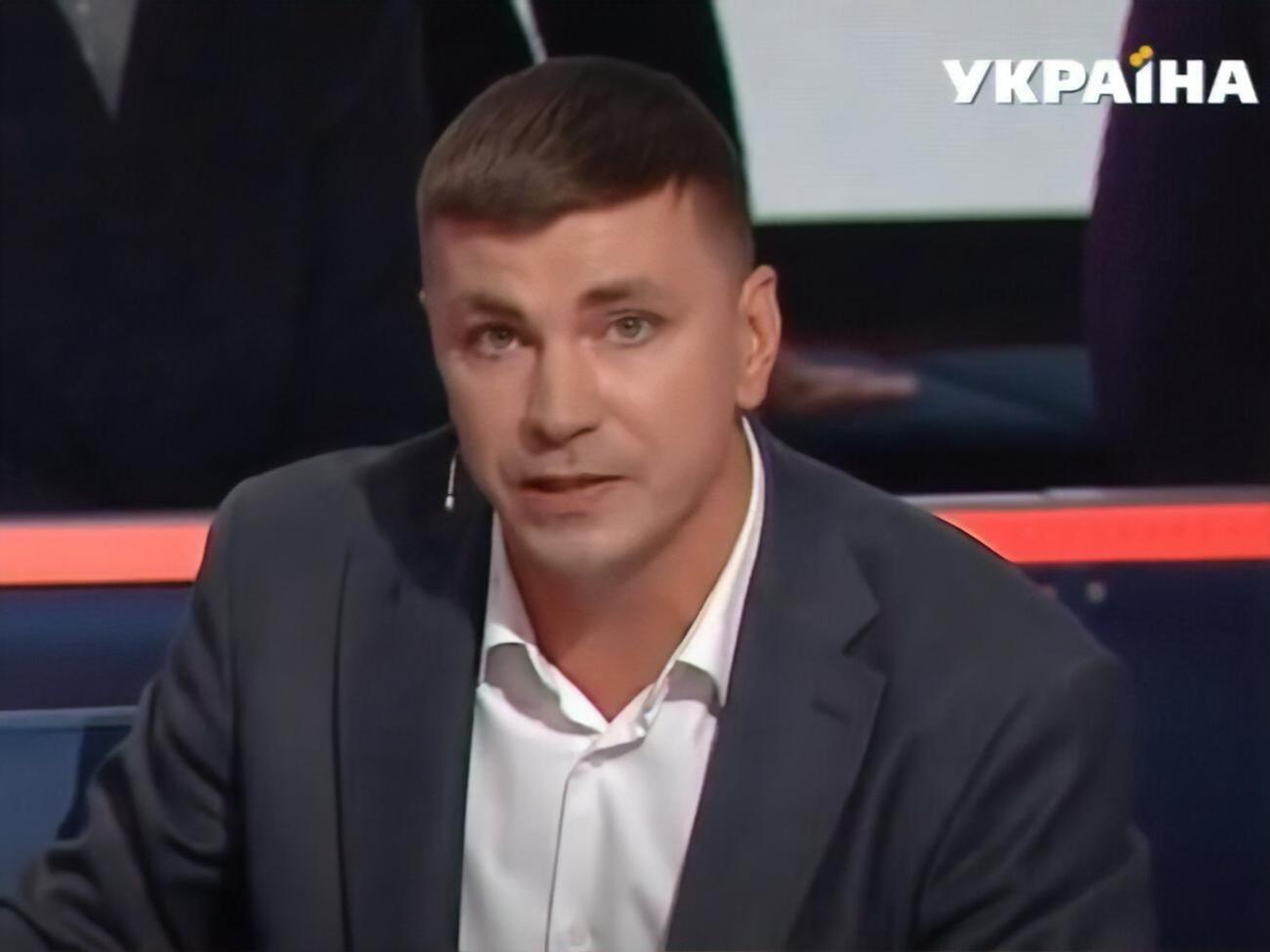 Поляков: О каком вы можете демократическом парламенте говорить, когда за "конверты" работают эти "слуги"?