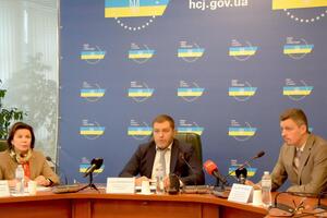 Участники брифинга считают, что отсутствие доверия к судебной власти неоднократно использовалось как повод для многочисленных реформ, которые создали нестабильные условия работы судебной системы