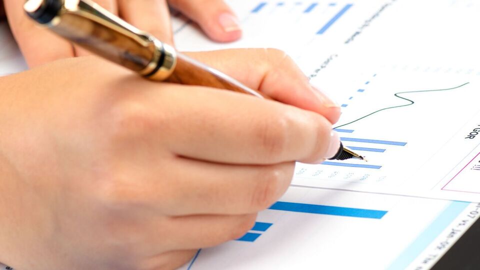 Вирішуючи, де ефективніше розмістити кошти, бізнес серед іншого спирається на аналітику провідних рейтингових агентств світу, зазначив юрист Андрій Гмирін