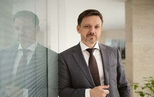 Журналисты "Схем" сообщили, что на них напали в "Укрэксимбанке" во время записи интервью с Мецгером (на фото)