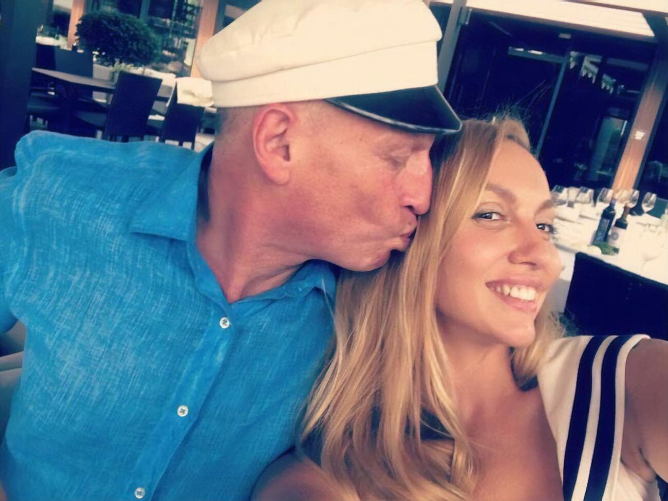 Полякова 16 лет назад вышла замуж за Буряковского