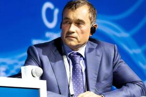 Хмельницкий призвал украинцев заниматься бизнесом у себя в стране