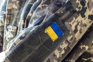 Раненого военного доставили в больницу