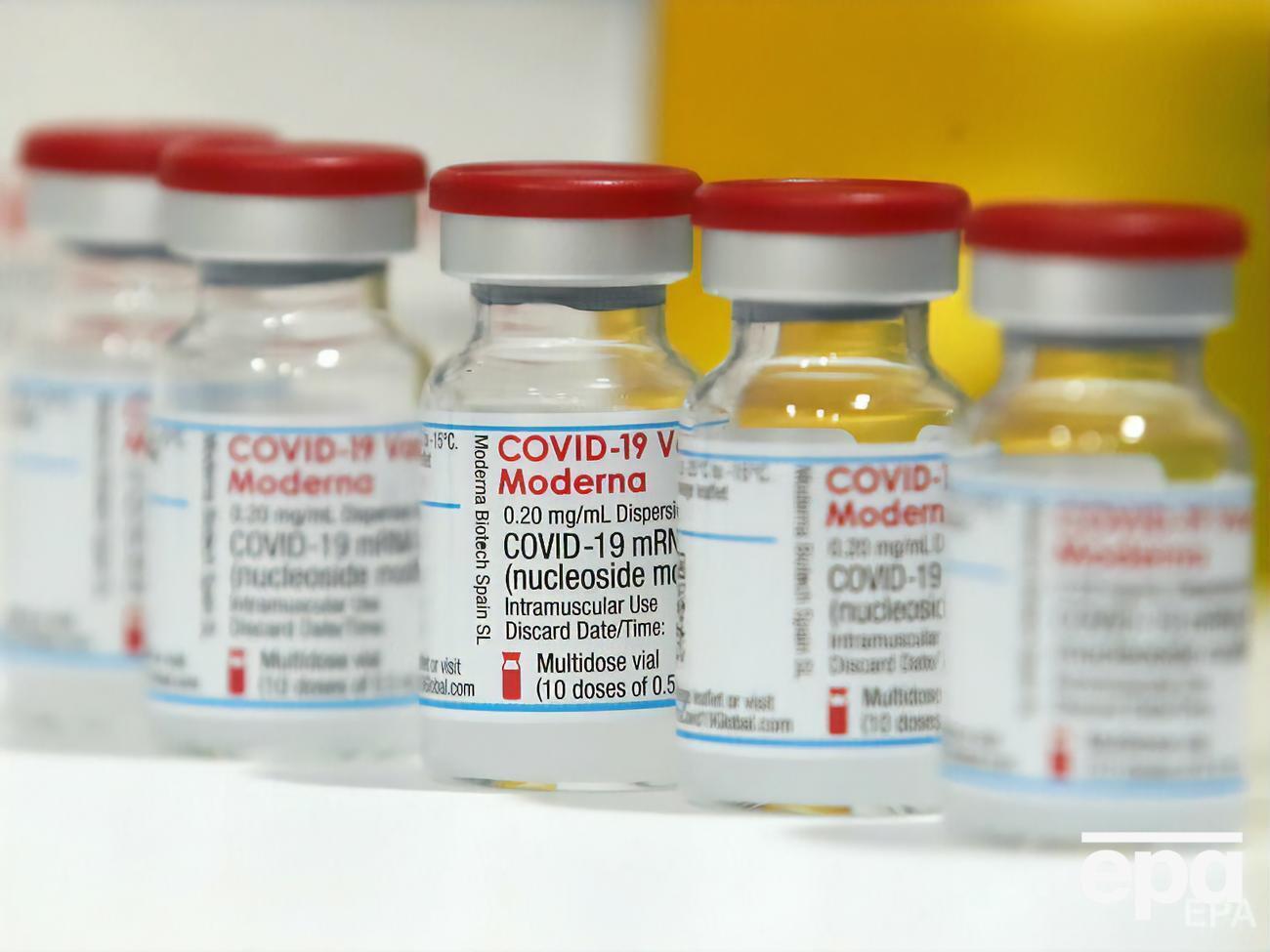 Уже пять стран приостановили использование Moderna