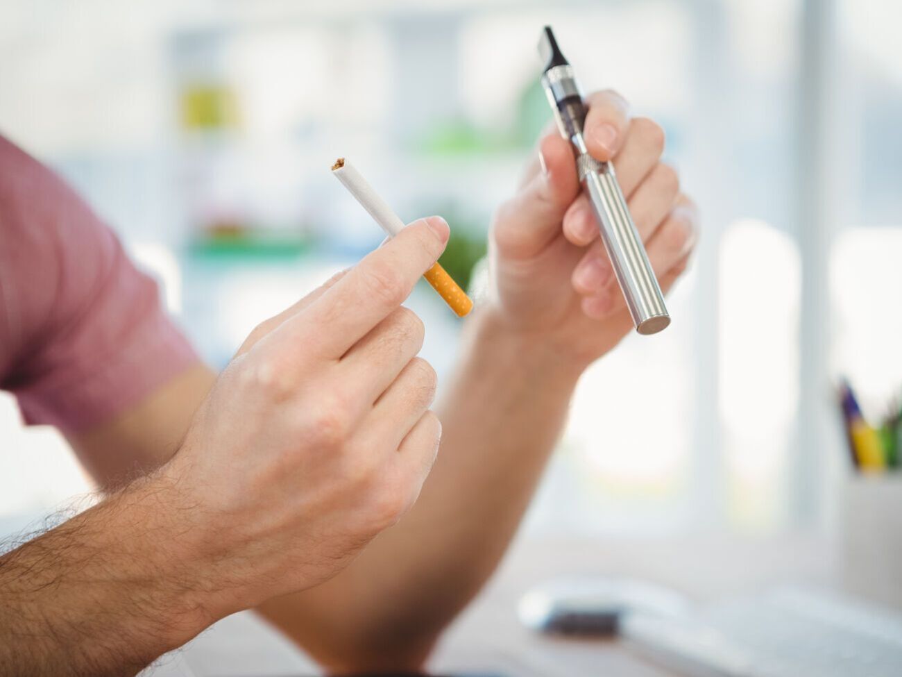 Нормы законопроекта предусматривают ограничения на применение маркетинговых технологий, направленных на повышение привлекательности табачных изделий, стимулирование продаж и создание иллюзии меньшего вреда