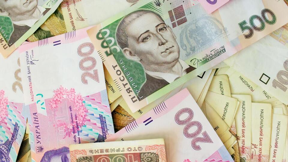 Курс гривні щодо євро впав із 30,50 грн/€ до 30,60 грн/€