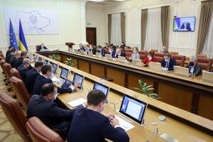 1 ноября должно состояться заседание фракции "Слуга народа", на котором планируют рассмотреть кадровые изменения в Кабмине, пишет "Украинская правда"