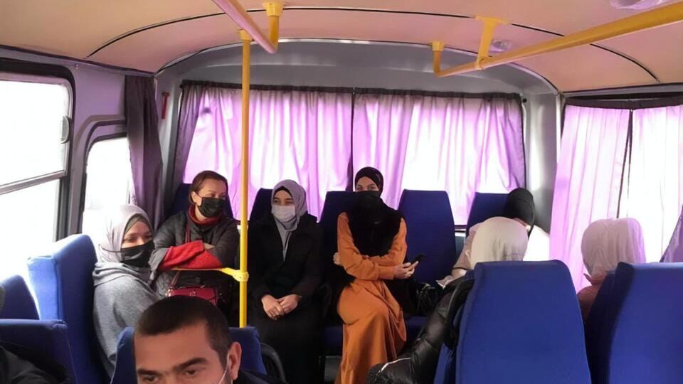 Задержанных отвезли в отдел полиции, сообщила Салиева