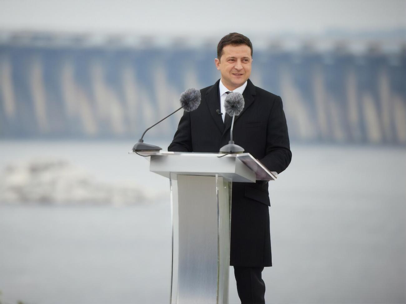 Зеленский лидирует в президентском рейтинге