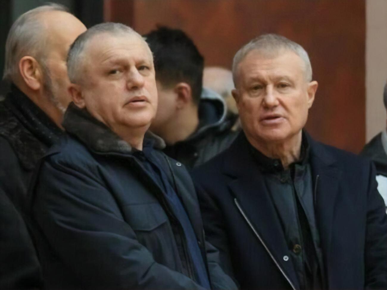 Під час націоналізації гроші із сім'ї Суркісів та їхніх компаній на депозитних рахунках "ПриватБанку" та його філій було конвертовано в капітал банку, що вони зараз заперечують у судах