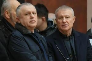 Во время национализации деньги семьи Суркисов и их компаний на депозитных счетах "ПриватБанка" и его филиалов были конвертированы в капитал банка, что они сейчас оспаривают в судах