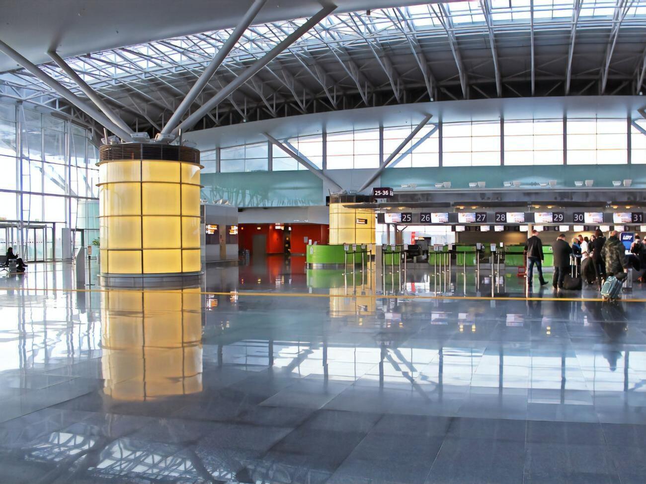 Курченко 2012 року через UMH group орендував кілька площ в аеропорту "Бориспіль"