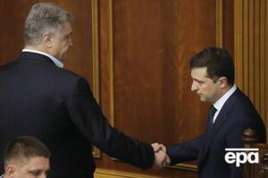 Согласно результатам опроса, Зеленский (справа) возглавляет президентский рейтинг, Порошенко – второй