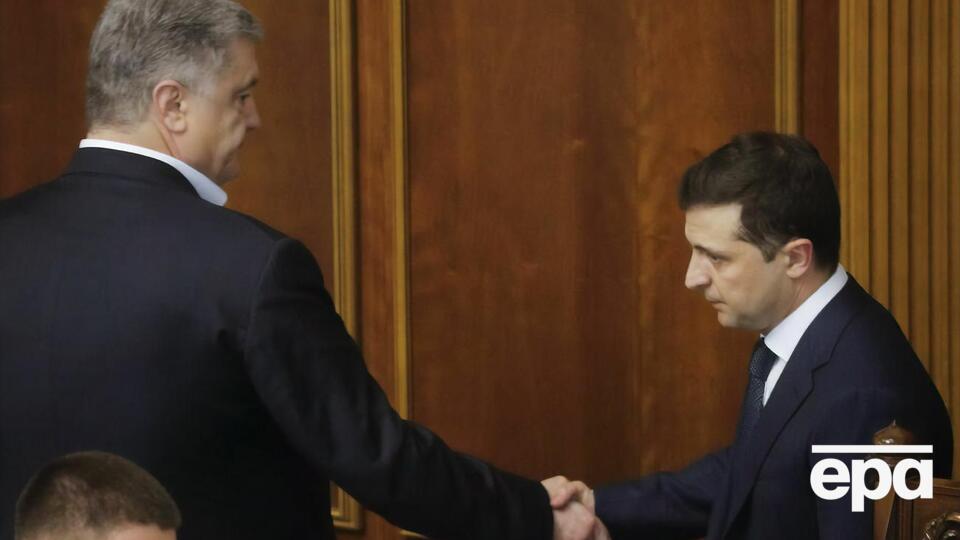 Согласно результатам опроса, Зеленский (справа) возглавляет президентский рейтинг, Порошенко – второй