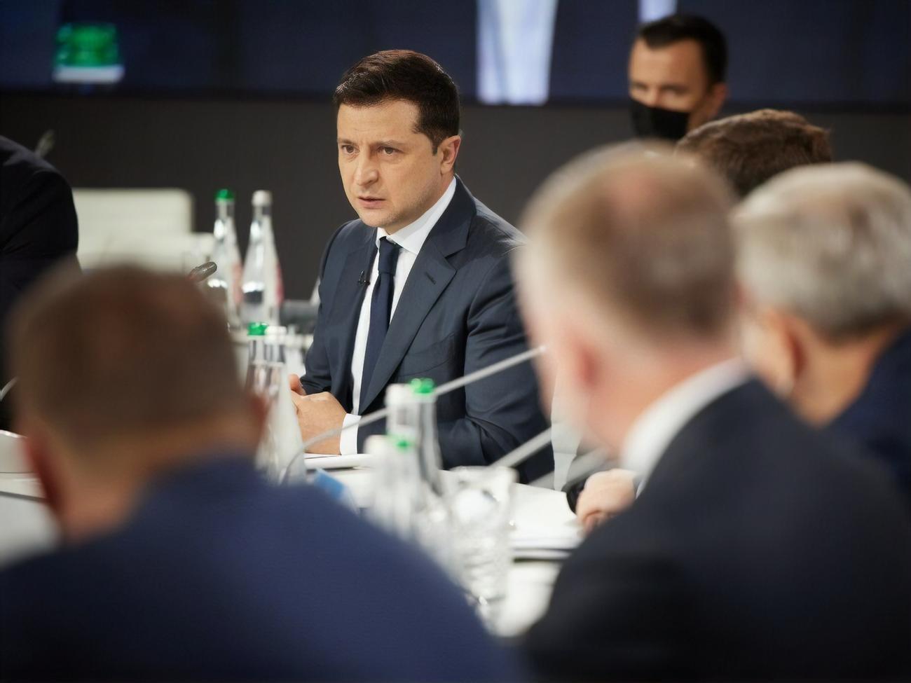 36,2% опрошенных думают, что нынешнее руководство страны хуже своих предшественников