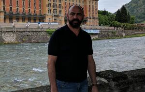 Непривитые пожилые люди умирают гораздо чаще привитых. Вакцинировать необходимо их, а не детей и беременных