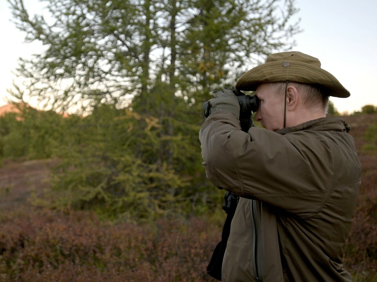 РФ потрібно і далі вдосконалювати систему повітряно-космічної оборони, зазначив Путін