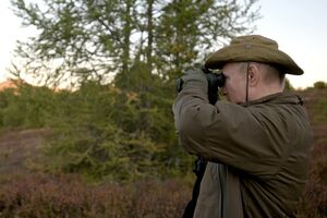 РФ нужно продолжать совершенствовать систему воздушно-космической обороны, отметил Путин