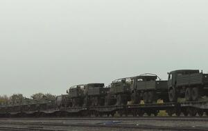 The Washington Post писала, що пересування російських військ та техніки біля кордону з Україною викликають занепокоєння у США та ЄС