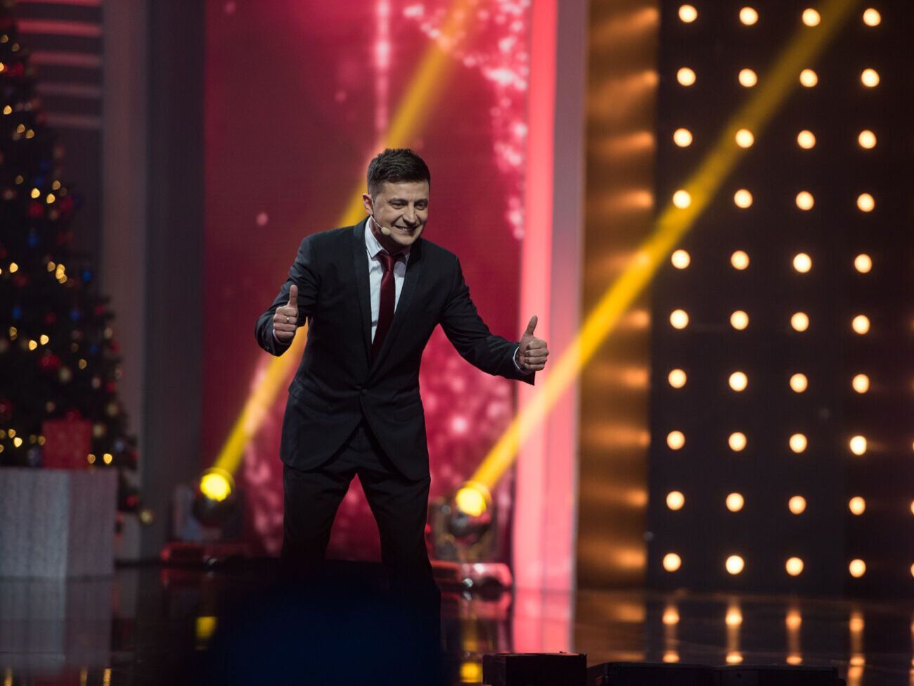 Зеленский (на фото) в шоу-бизнесе добился всего, и он ему приелся, считает Великий