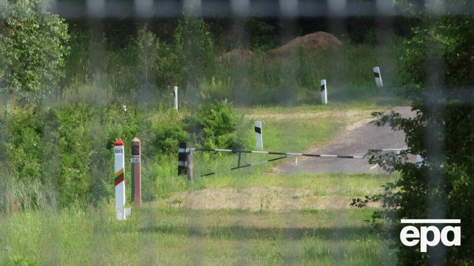 Режим НС введено на ділянці литовсько-білоруського кордону і на території, віддаленій від кордону на 5 км углиб Литви, а також у місцях розселення мігрантів