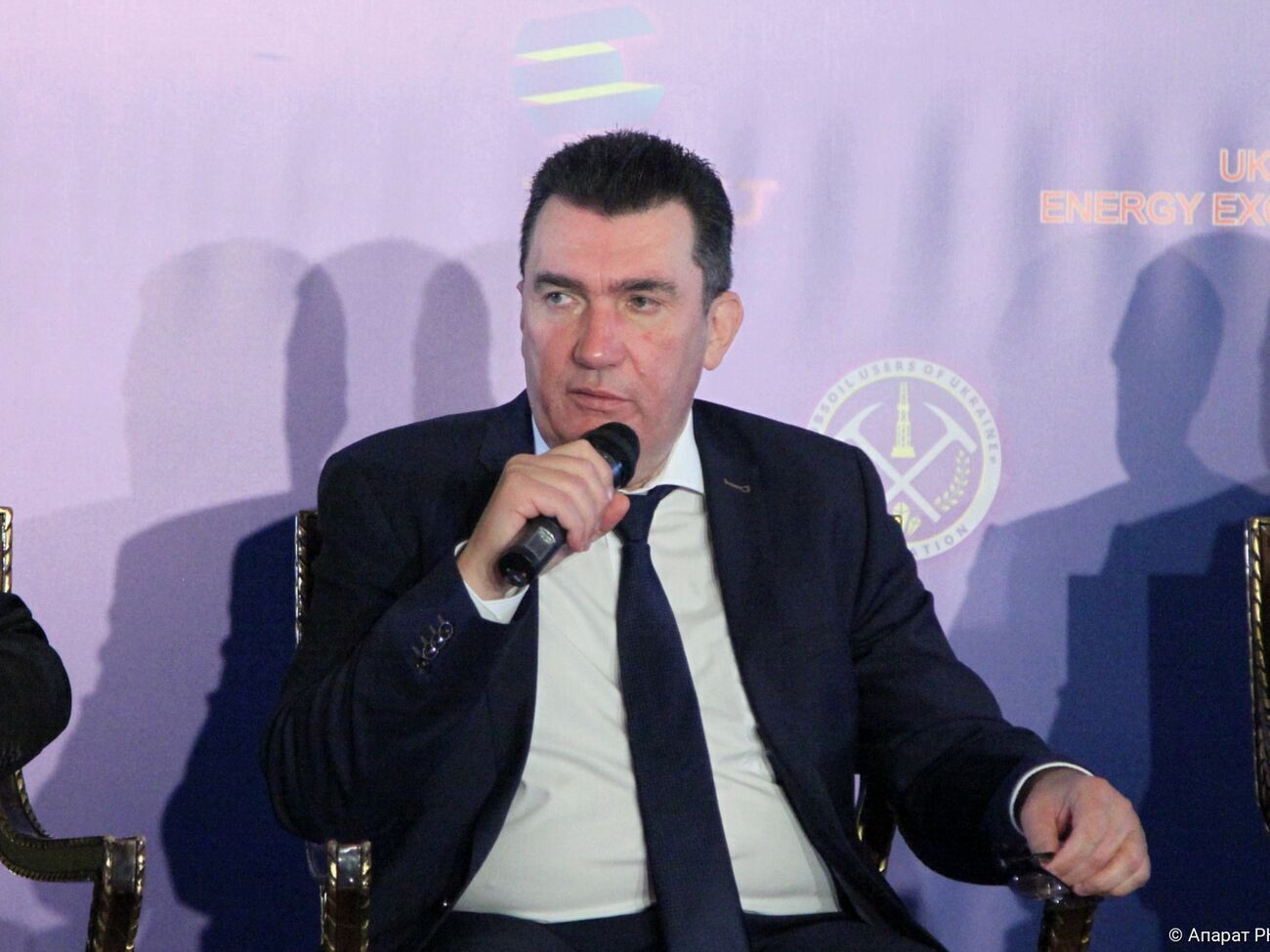 Данілов сказав, що Зеленський вирішив скликати засідання РНБО після двох нарад