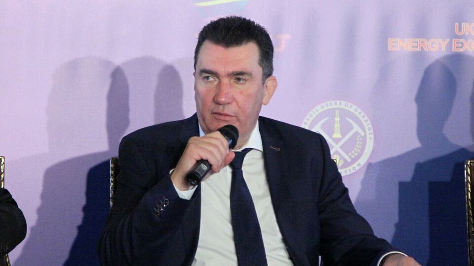 Данилов сказал, что Зеленский решил созвать заседание СНБО после двух совещаний