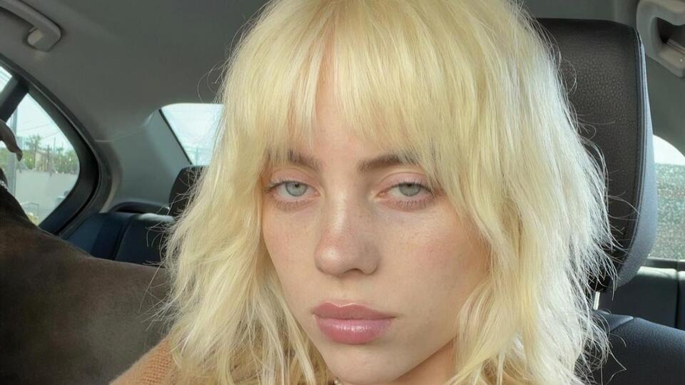 Билли Айлиш объявила о начале продаж парфюма Eilish Fragrance фотографией, для которой оголила грудь