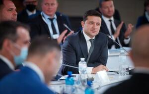 14,2% украинцев думают, что Зеленский и его окружение хотят переделить собственность и стать олигархами