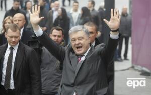 Порошенко оголосив про продаж двох телеканалів після того, як було підписано та опубліковано закон про олігархів