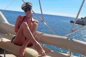 45-річна Волочкова зараз відпочиває у Туреччині