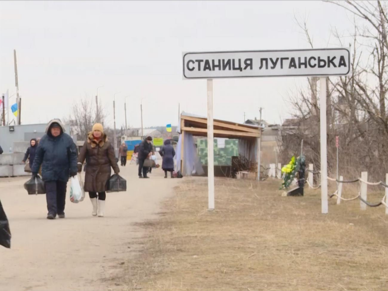 Луганські бойовики дозволили перетинати контрольний пункт без спецперепустки, але, за даними ЗМІ, лише раз на місяць