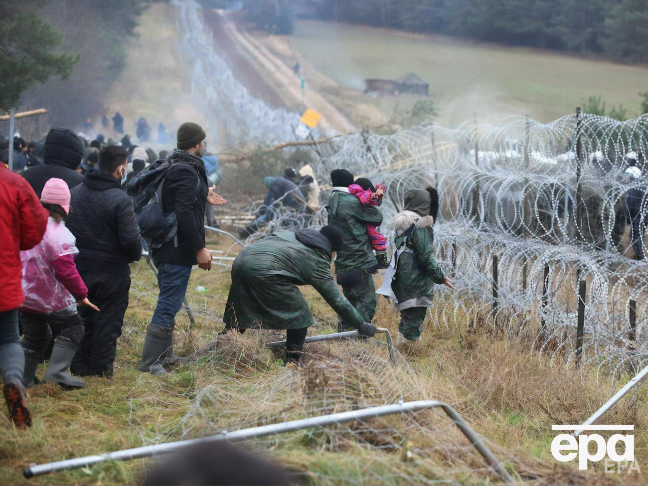 Мігранти намагаються потрапити з Білорусі до Євросоюзу через кордон із Польщею